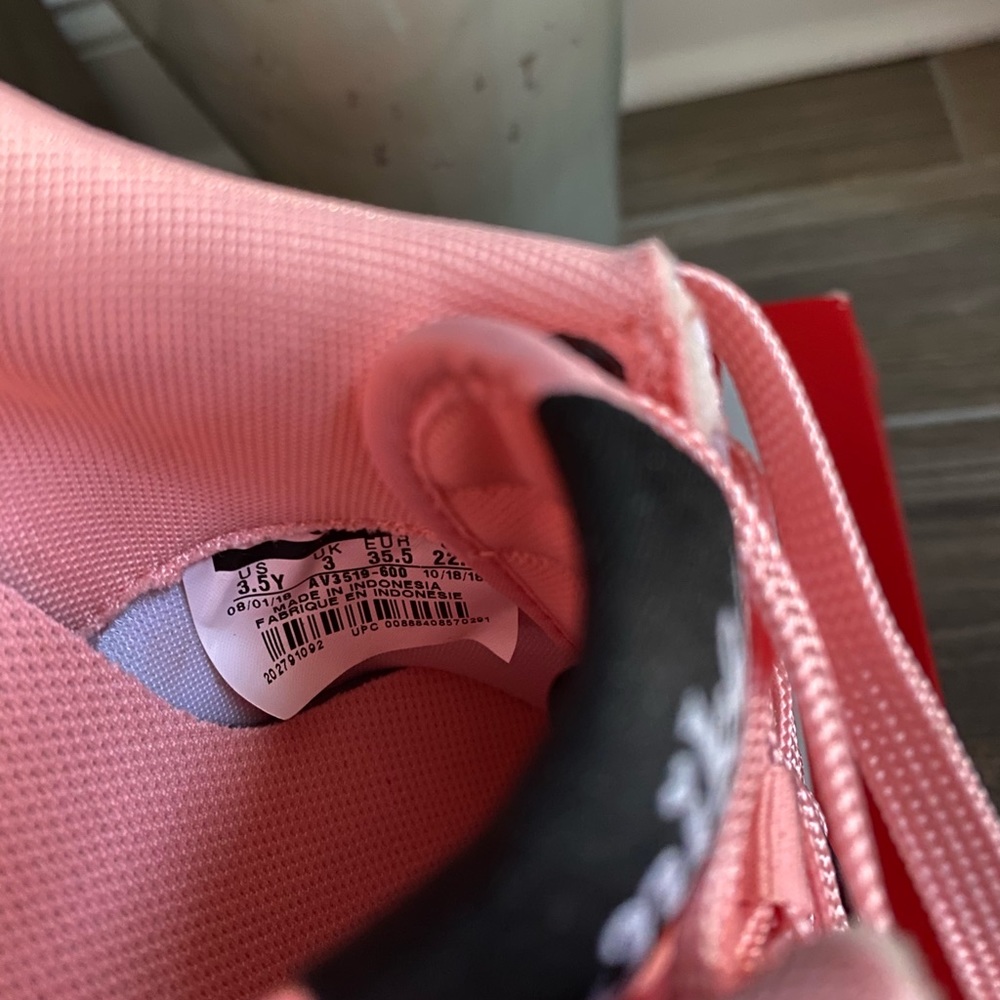 Nike Cortez Basic TXT VDay GS Sneaker - Picture 3 of 10
